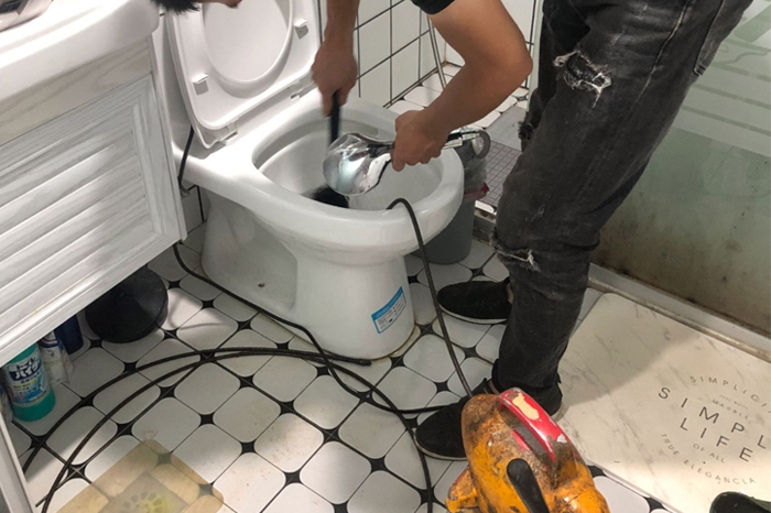 拜泉马桶堵塞自己疏通还是找师傅？专业上门服务让你省时更省心