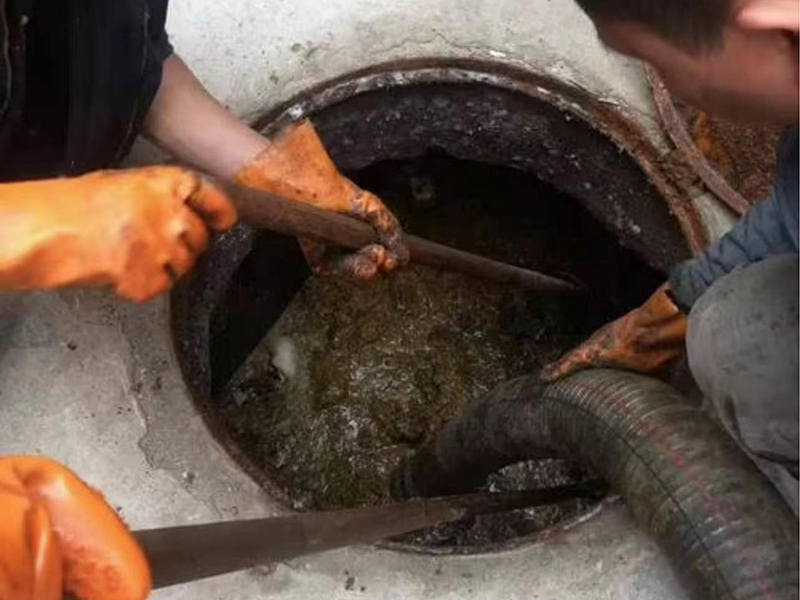 拜泉清理化粪池时如何避免沼气的危害？